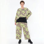 Gerade geschnittene Hose aus French Terry in Beige Braun Neongrün mit Leo Muster Style
