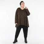 Jacquard Bigshirt in Schwarzcognac mit orangenen Kringeln A-Form V-Ausschnitt Nahttaschen