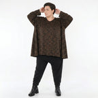 Jacquard Bigshirt in Schwarzcognac mit orangenen Kringeln A-Form V-Ausschnitt Nahttaschen