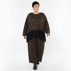 Marlenehose aus warmem Jacquard in Schwarz Cognac Orange mit weitem Bein und Taschen