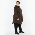Asymmetrisches Jacquardshirt in Schwarz Cognac Orange mit Rollkragen Kringelmuster