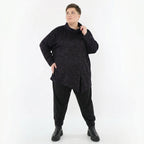 Asymmetrisches Jacquardshirt in Schwarz Violett Grau mit Rollkragen und Kringelmuster