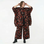 Jacquardjacke in Schwarz Rot Weiss mit Stehkragen boxigem Schnitt und Seitennahttaschen