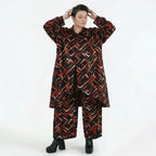 Vokuhilajacke aus weichem Stretchjacquard in Schwarz Rot Weiß mit Stehkragen Langarm