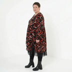 Ballonkleid im schwarzrotweißen Pinselstrichlook aus Jacquard mit Tüllsaum und Taschen