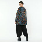 Glockenformshirt aus warmem buntem Feinstrick mit Karomuster Rundhals und weichem Langarm