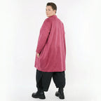 Ballonjacke aus fuchsiafarbenem veganem Lederimitat mit Stehkragen und Nahttaschen