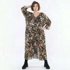 Kleid im schwarz cognac weissen Leopardenmuster mit V-Ausschnitt Drapierung und Taschen