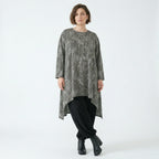 Langarm Longshirt in grauschwarzweißem Vichystreifenlook aus Feinstrick mit Rundhals