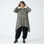 Langarm Longshirt in grauschwarzweißem Vichystreifenlook aus Feinstrick mit Rundhals