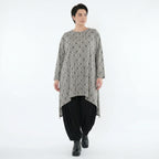 Feinstrick Longshirt in hellgrau schwarzweißem Vichymuster A-Form mit Rundhals Vokuhila