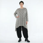 Feinstrick Longshirt in hellgrau schwarzweißem Vichymuster A-Form mit Rundhals Vokuhila