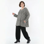 Feinstrickshirt in Grauschwarzweiß mit Vichystreifen A-Form Rundhals weich Langarm
