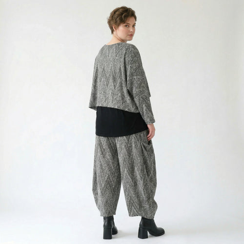 Ballonhose aus Feinstrick in grau schwarz weiß mit Vichystreifen weitem Bein und Taschen