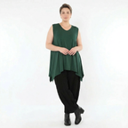 Tannengrünes A-Form Basic Top aus weichem Jersey mit Rundhals ärmellos stretchig solo