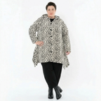 Weißschwarze Plüschjacke mit Punkten Kapuze und Seitennahttaschen in weiter A-Form Look
