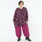 Shirt in Schwarzfuchsia mit Kringelmuster A-Form aus FrenchTerry mit V-Ausschnitt langarm