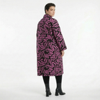 Glockenmantel aus weichem French Terry in Schwarz Fuchsia mit Kringelmuster elegant warm