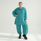 Petrolblaues Feinstrickshirt in A-Form mit Rollkragen Ajournmuster und langen Ärmeln weich