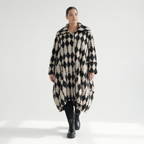  Ballonmantel von AKH Fashion aus Materialmix, 1538.03023, Ecru/Schwarz, Raute, Schick