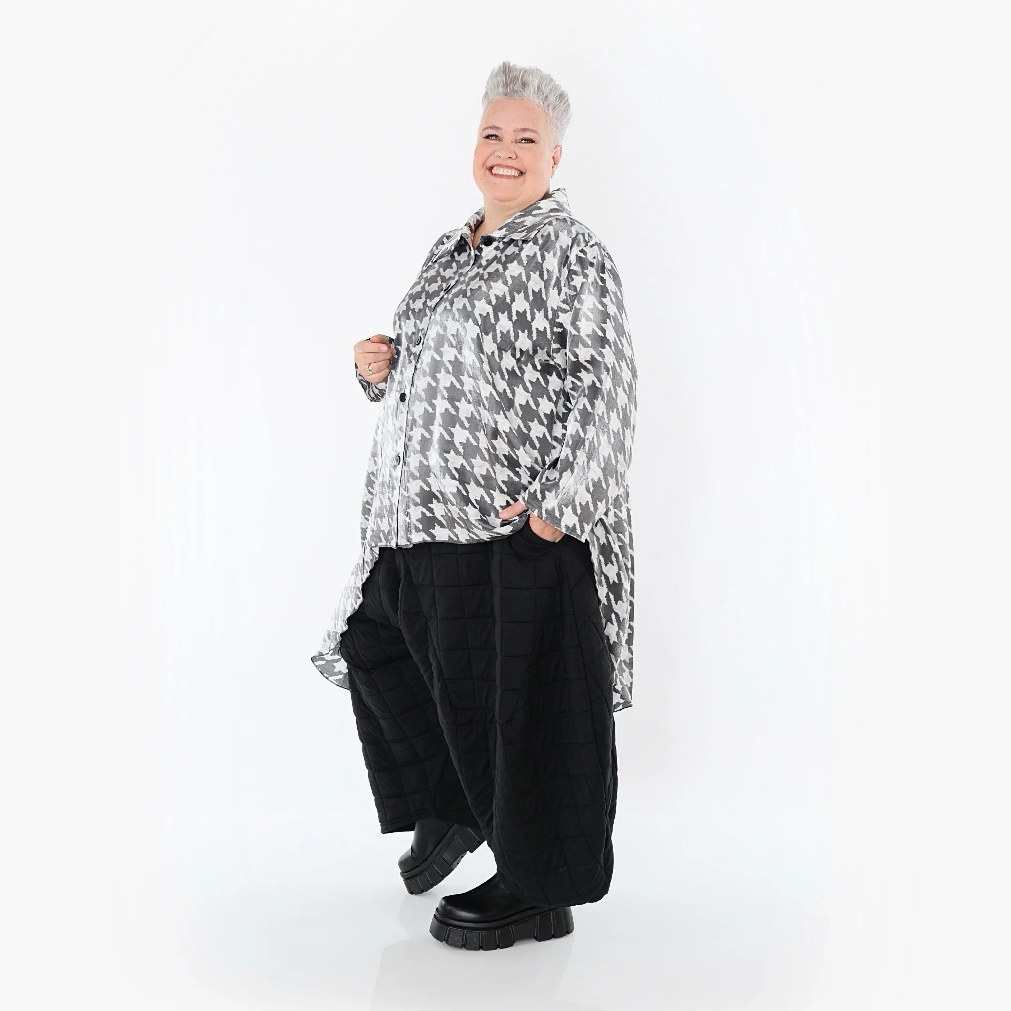  AKH Premium Bluse in Vokuhila-Form, aus Viskose, P107149, Weiß/Grau, Hahnentritt, Schick