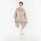 Luftige Glocken-Bluse im legeren Lagenlook mit feinem Stehkragen und anpassbarer Raffung, Beige
