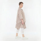 Luftige Glocken-Bluse im legeren Lagenlook mit feinem Stehkragen und anpassbarer Raffung, Beige