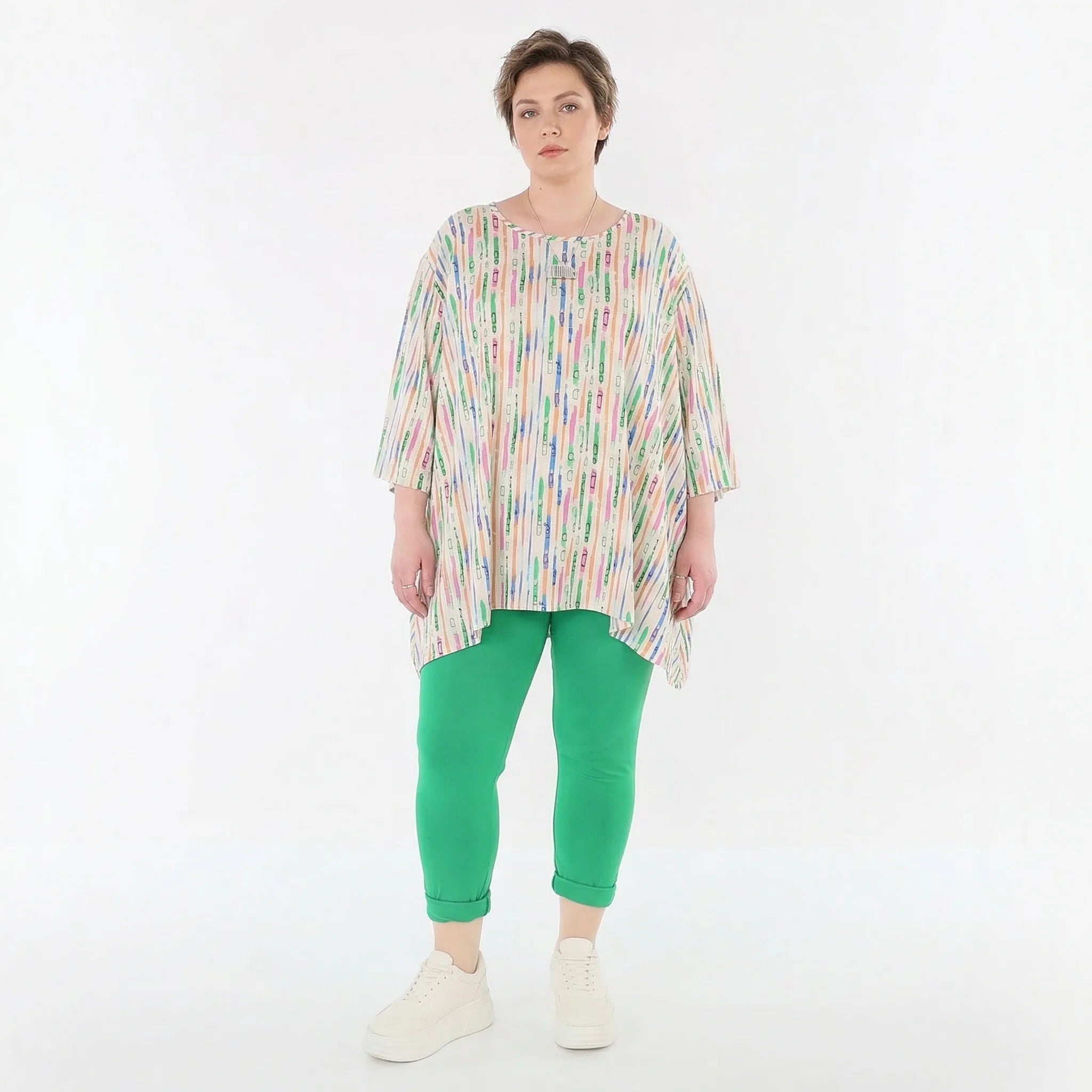 Zeitlos modernes Oversize Shirt in A-Form aus feinem, weich fließendem Jersey im Lagenlook, Ecru/Fuchsia/Multi