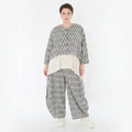 Lagenlook Jacke aus leichter Leinen Baumwolle mit ausgefallenem Zickzack Muster, Grau/Ecru