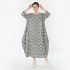 Luftiges Ballonkleid aus hochwertigem Leinen im ausgefallenen ZickZack Design für den Lagenlook, Grau/Ecru