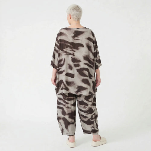 Ausgefallenes Oversize Shirt in A-Form mit fließend glatter Leichtigkeit und Kamuflage Muster, Grau/Braun