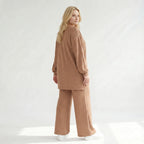 Legeres Oversize Shirt mit fließendem Stretch Jacquard, ausgefallenem Waffelmuster und Zierknöpfen, Cognac