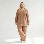 Legeres Oversize Shirt mit fließendem Stretch Jacquard, ausgefallenem Waffelmuster und Zierknöpfen, Cognac