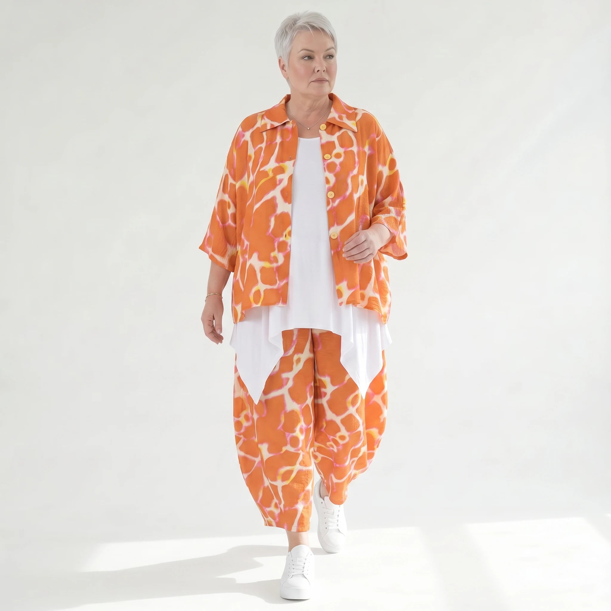 Stilvolle Lagenlook Bluse aus weich fließender Popeline mit schimmernder Oberfläche und Batikmuster, Orange/Weiß