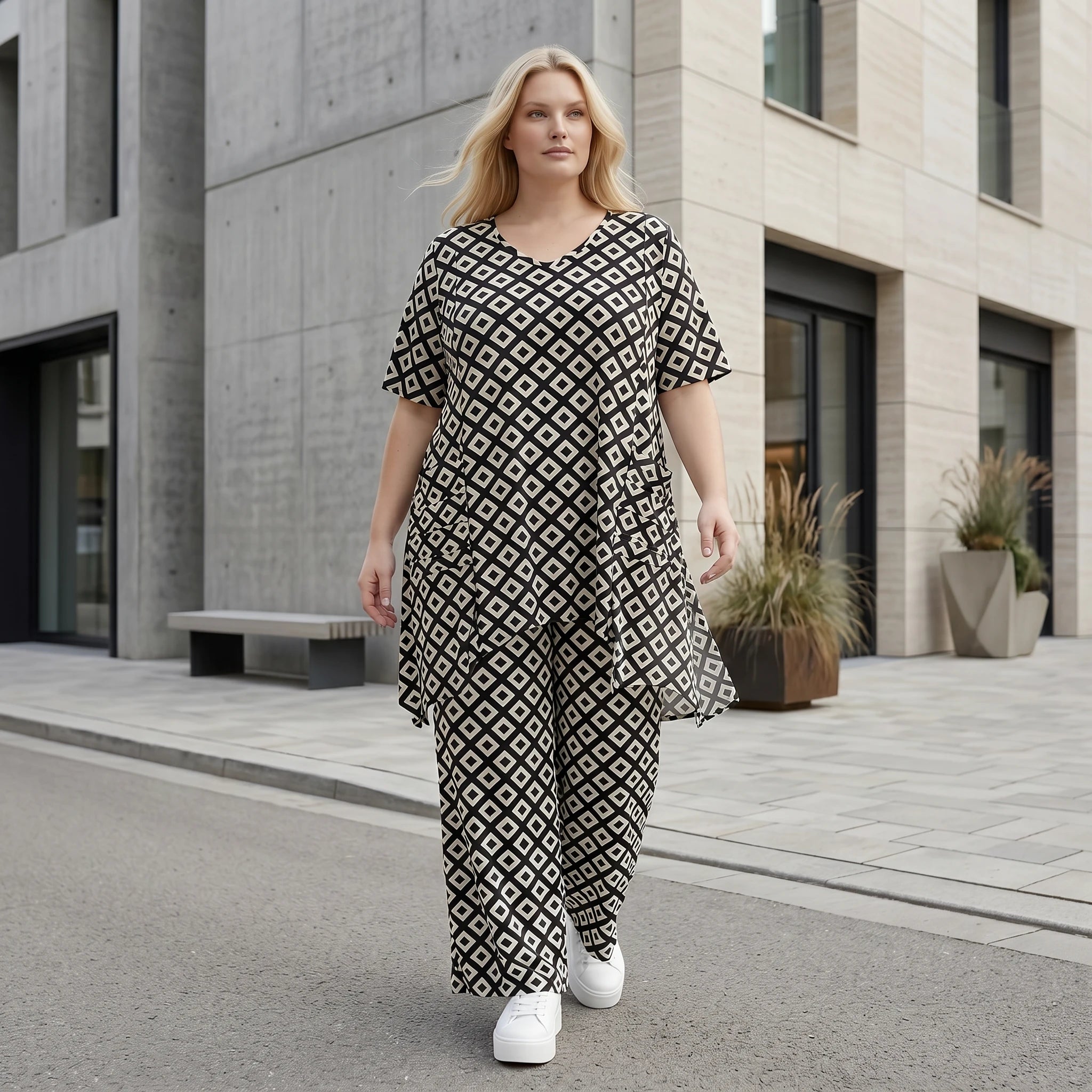 Zeitlos ausgefallenes Oversize Lagenlook Shirt mit stretchig fließendem Slinky, Raute, Schwarz/Weiß