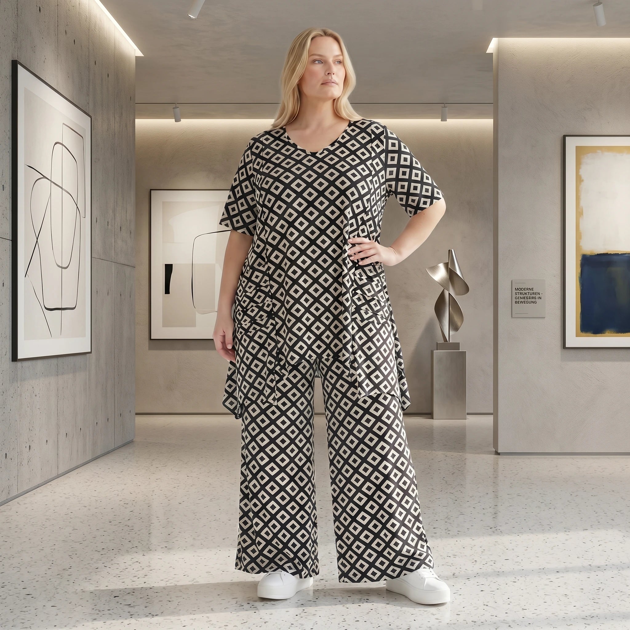 Zeitlos ausgefallenes Oversize Lagenlook Shirt mit stretchig fließendem Slinky, Raute, Schwarz/Weiß
