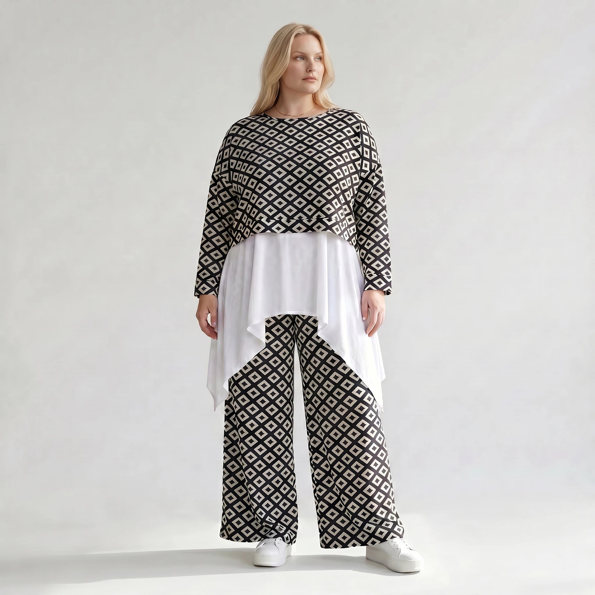 Modernes Lagenlook Highlight aus stretchigem, fließendem Material mit Rautenprint, Schwarz/Weiß