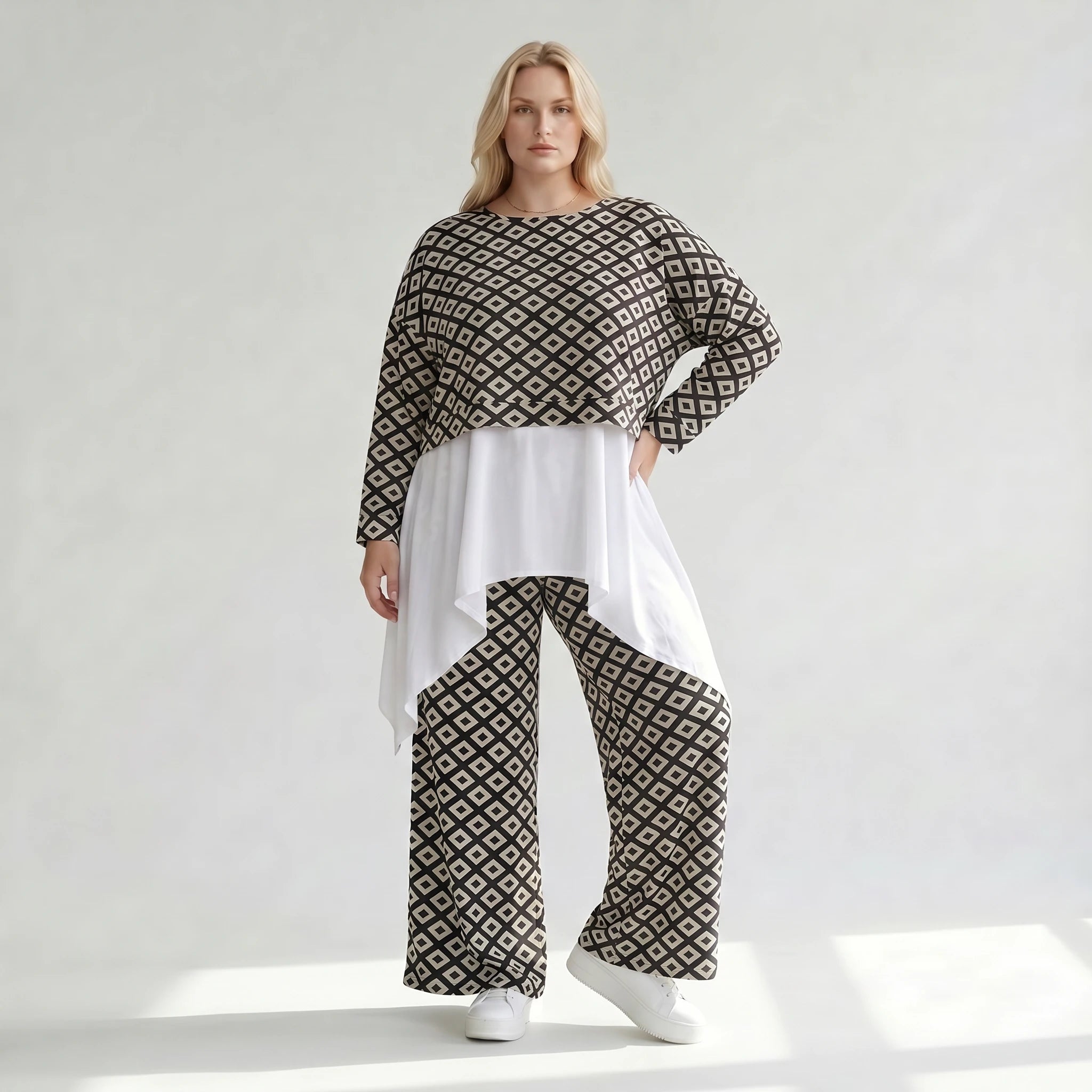 Modernes Lagenlook Highlight aus stretchigem, fließendem Material mit Rautenprint, Schwarz/Weiß