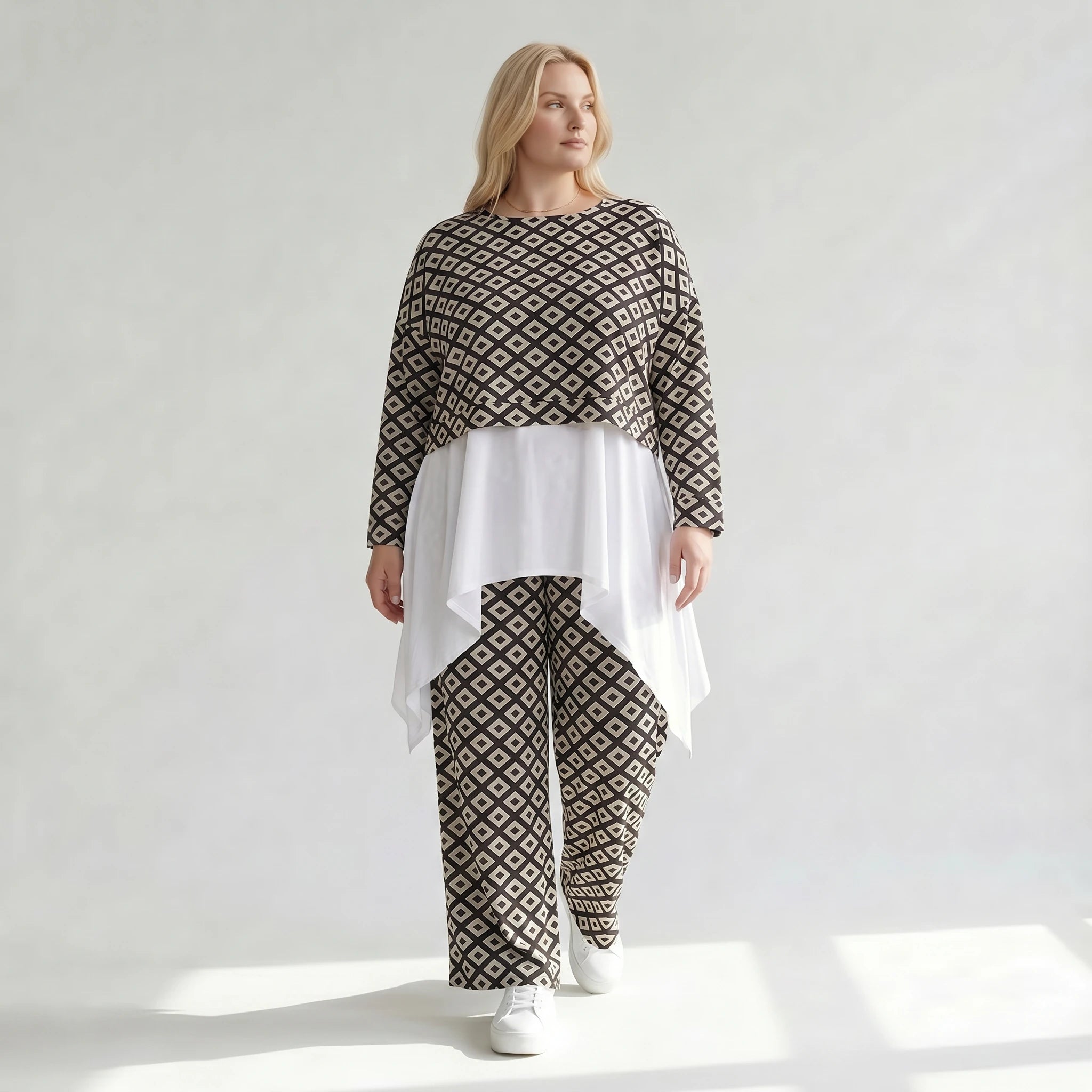 Modernes Lagenlook Highlight aus stretchigem, fließendem Material mit Rautenprint, Schwarz/Weiß