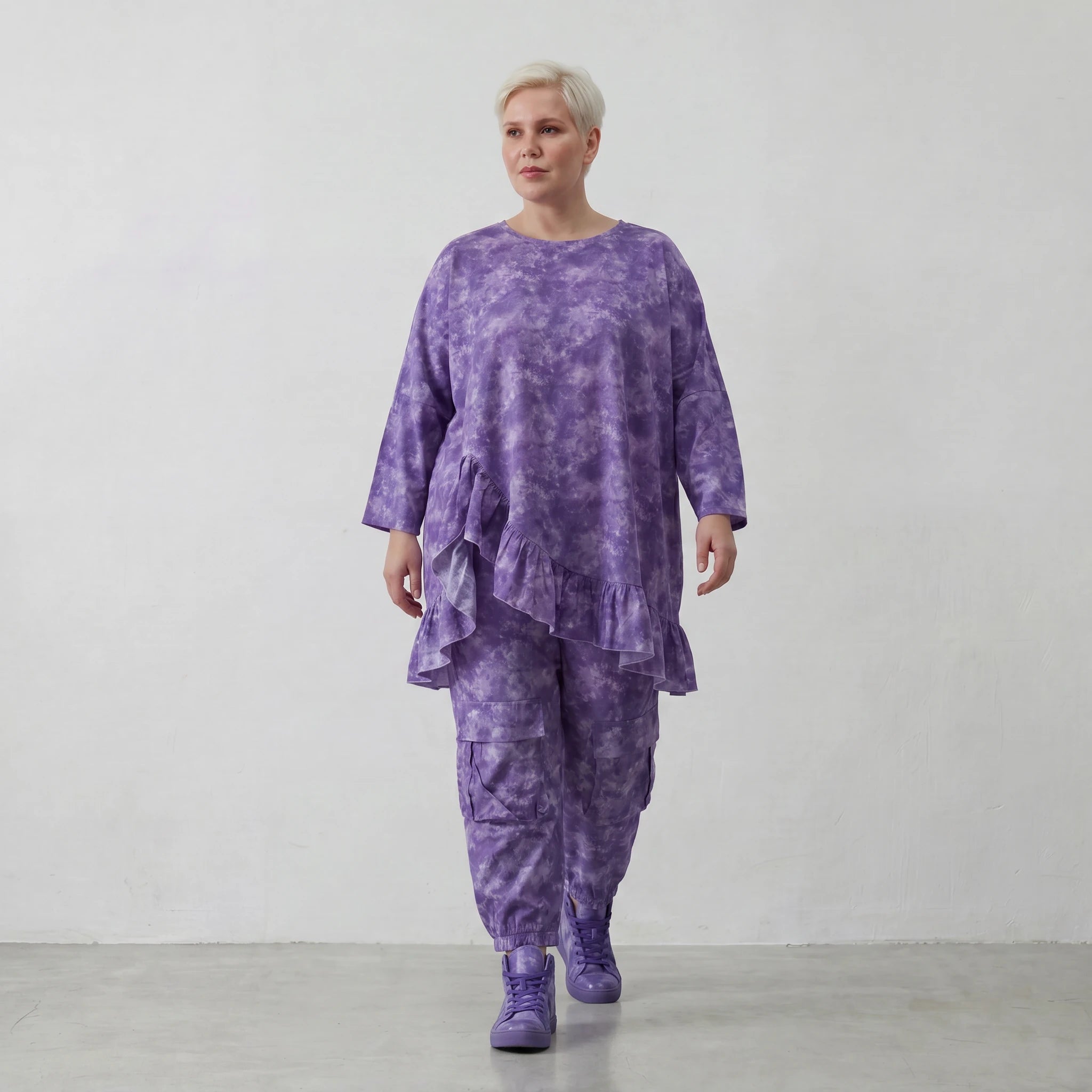 Zartes Oversize Shirt in A-Form aus feiner Baumwolle mit verspieltem Saum und Lagenlook Feeling, Lila