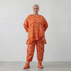 Zeitloses Oversize Lagenlook Shirt aus reiner Baumwoll Popeline mit Rüschen und Batikmuster, Orange