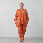 Zeitloses Oversize Lagenlook Shirt aus reiner Baumwoll Popeline mit Rüschen und Batikmuster, Orange