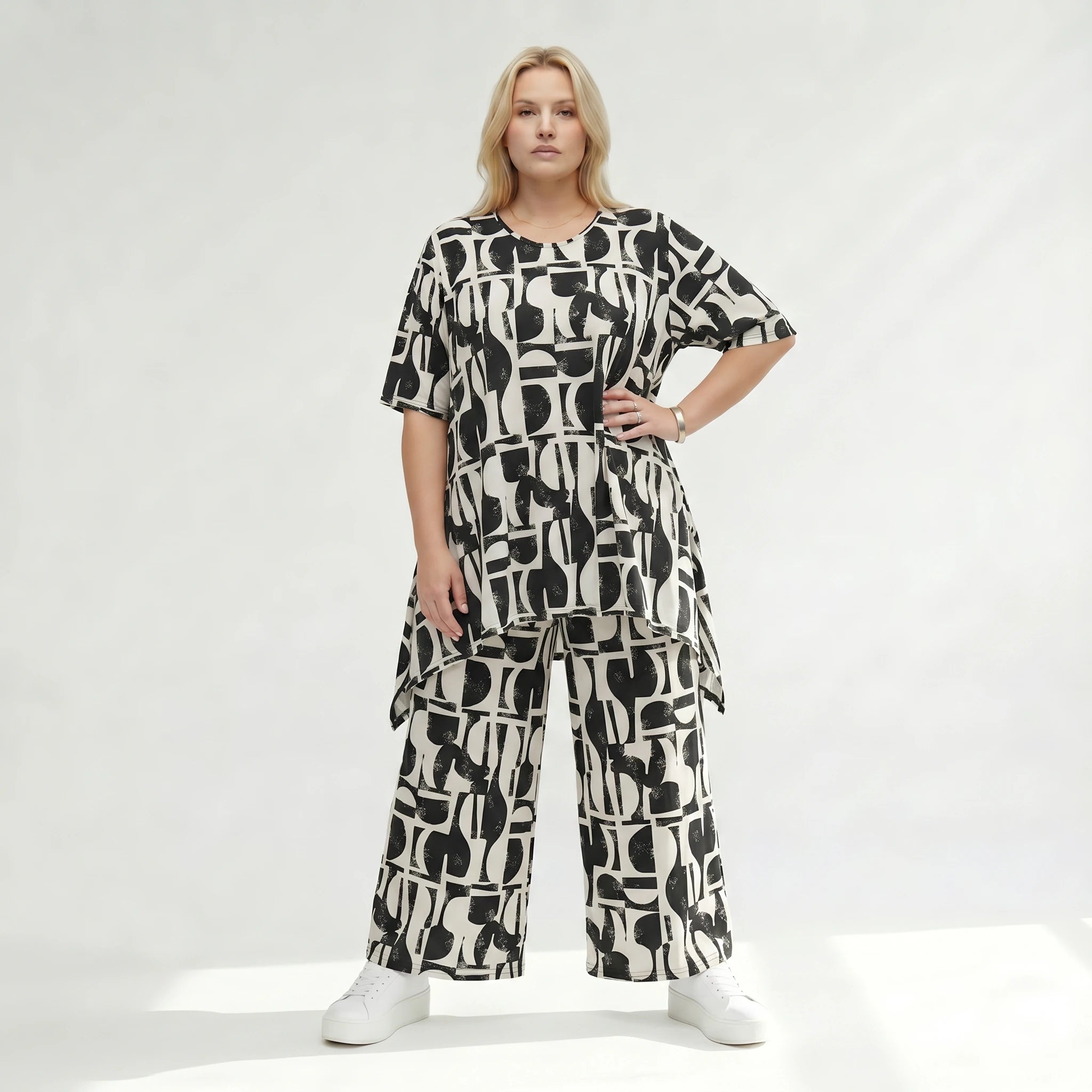 Zeitlose Palazzo Hose im ausgefallenen Lagenlook mit weich fließendem Stretch und abstraktem Muster, Schwarz/Weiß