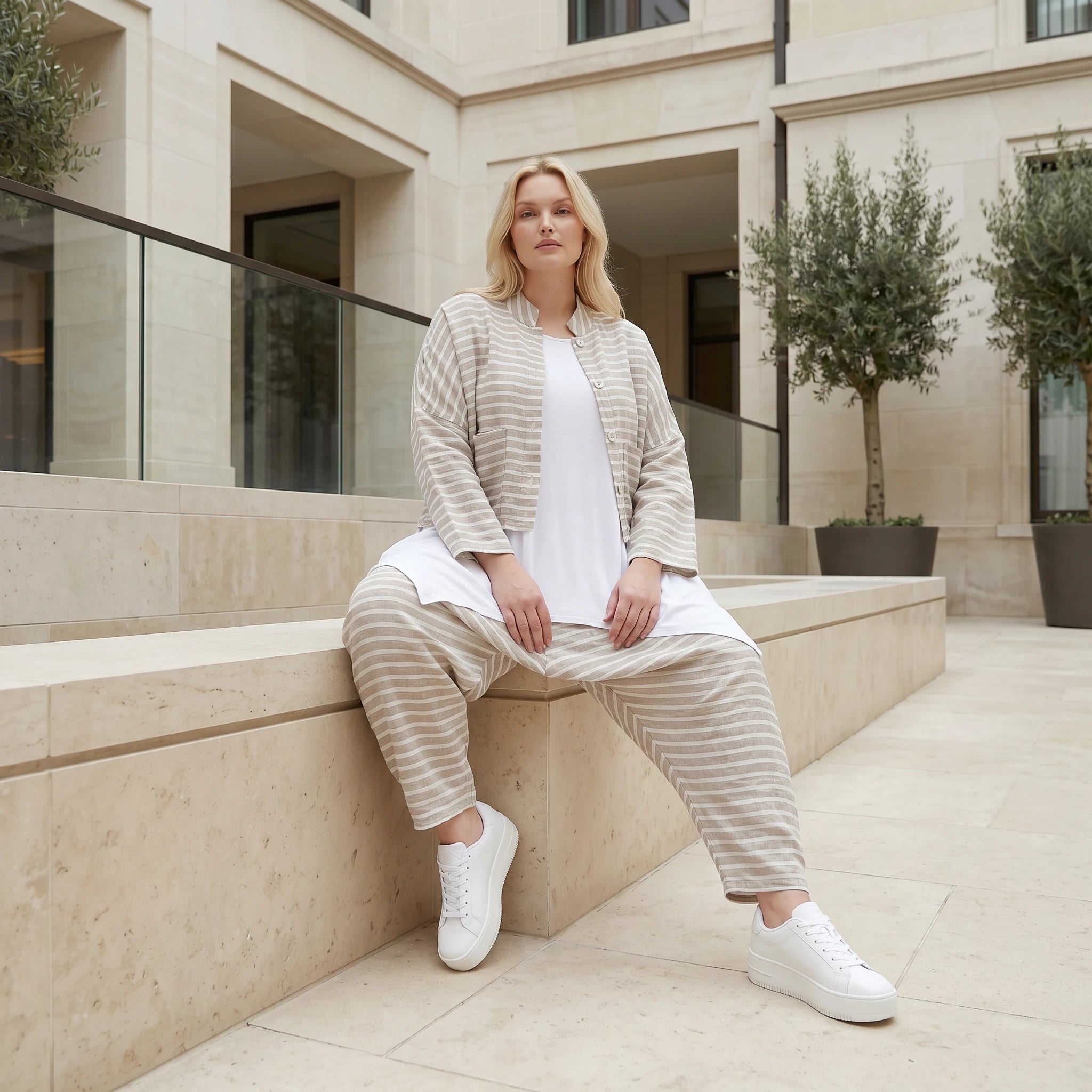 Stilvolle Oversize Jacke in lässigem Lagenlook mit leichter Leinen Optik und Streifen, Sand/Weiß