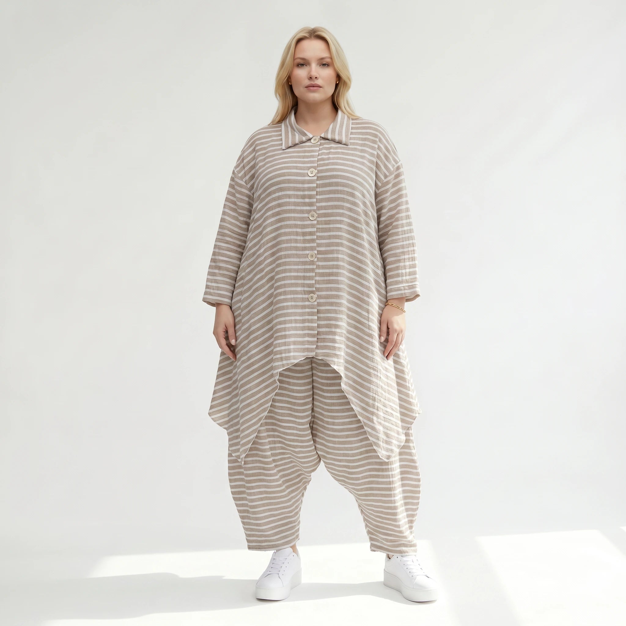 Leicht luftige Oversize Zipfeljacke im ausgefallenen Lagenlook mit Streifen und Taschen, Sand/Weiß