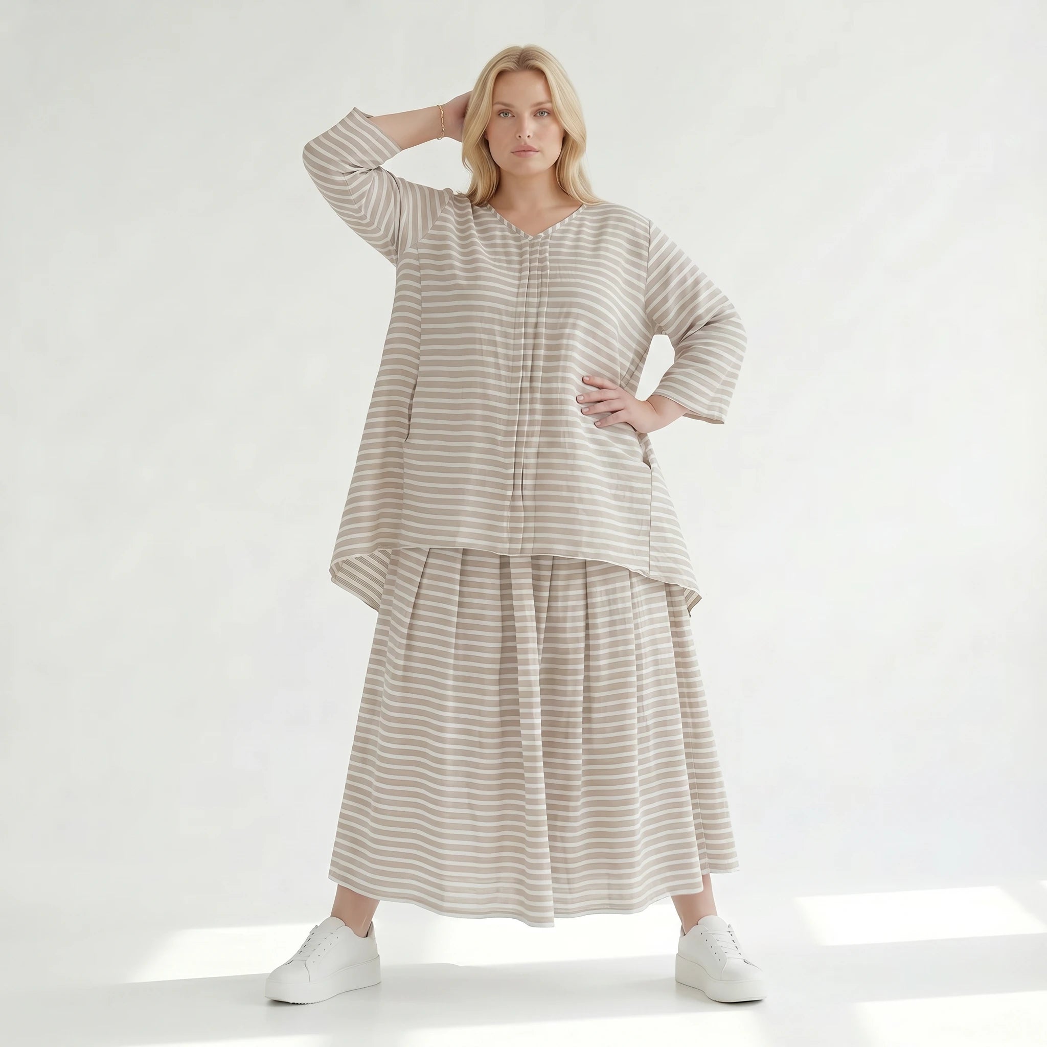 Luftiges Oversize Lagenlook Shirt in A-Form mit Streifen und Biesen, leicht und leger, Sand/Weiß