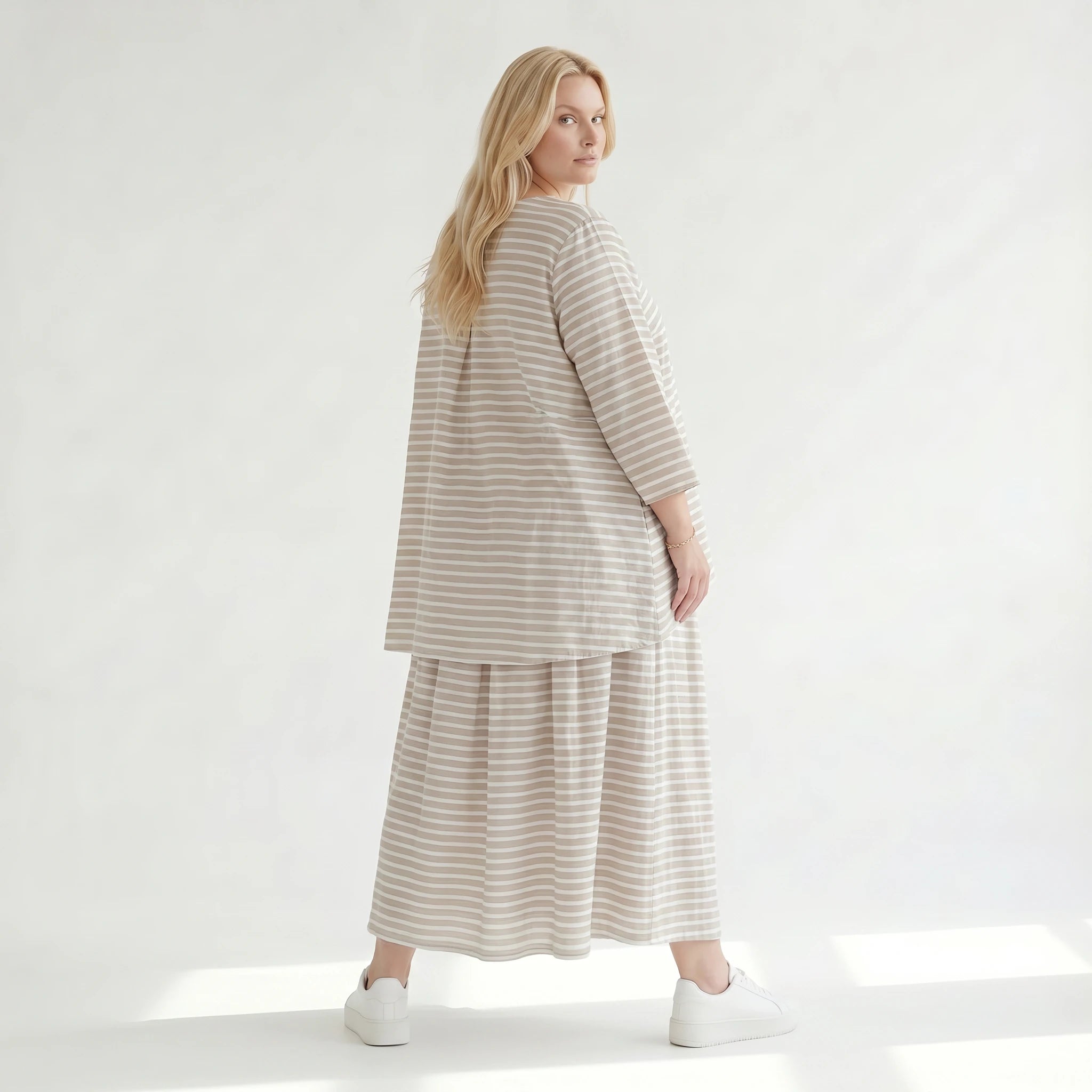 Luftiges Oversize Lagenlook Shirt in A-Form mit Streifen und Biesen, leicht und leger, Sand/Weiß