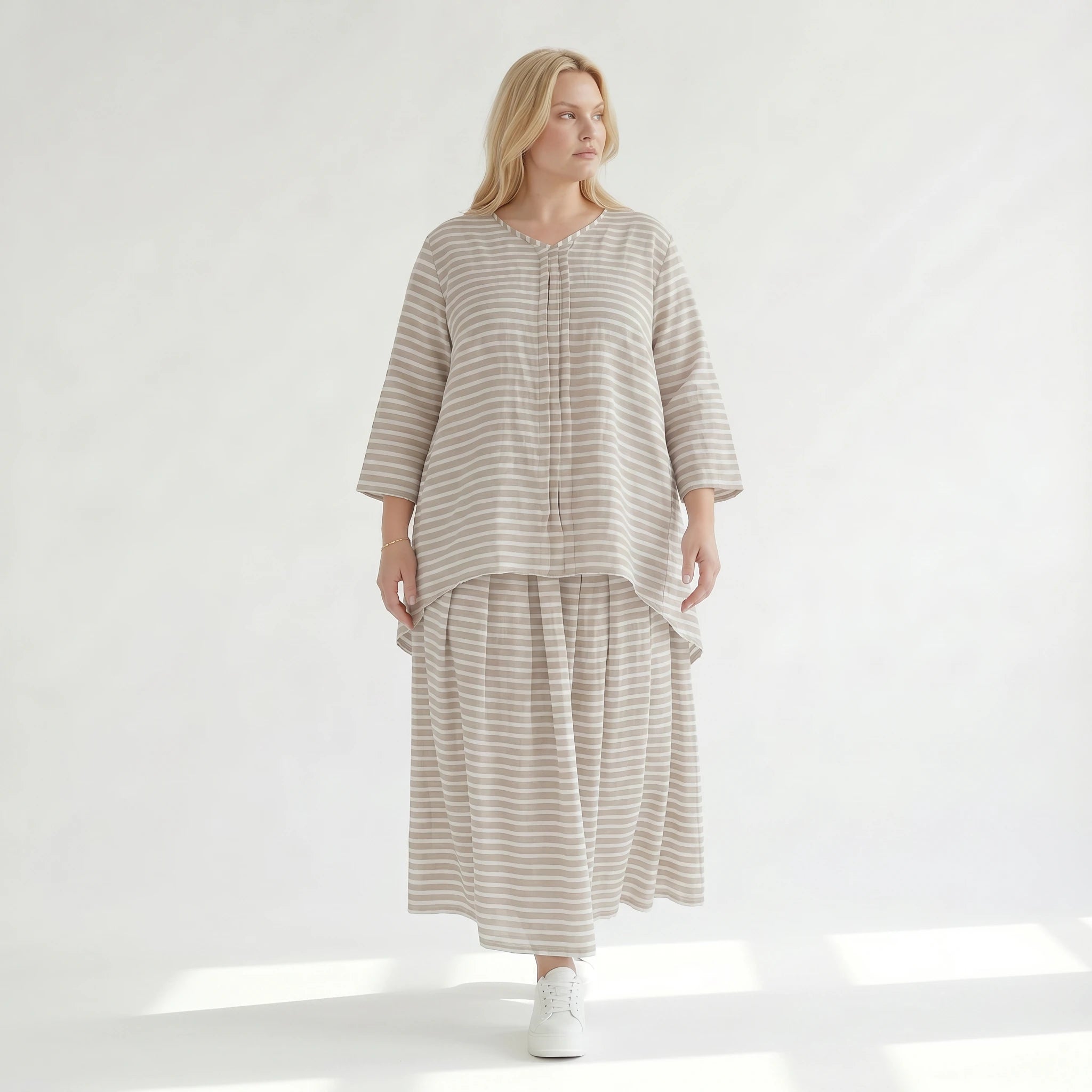 Luftiges Oversize Lagenlook Shirt in A-Form mit Streifen und Biesen, leicht und leger, Sand/Weiß