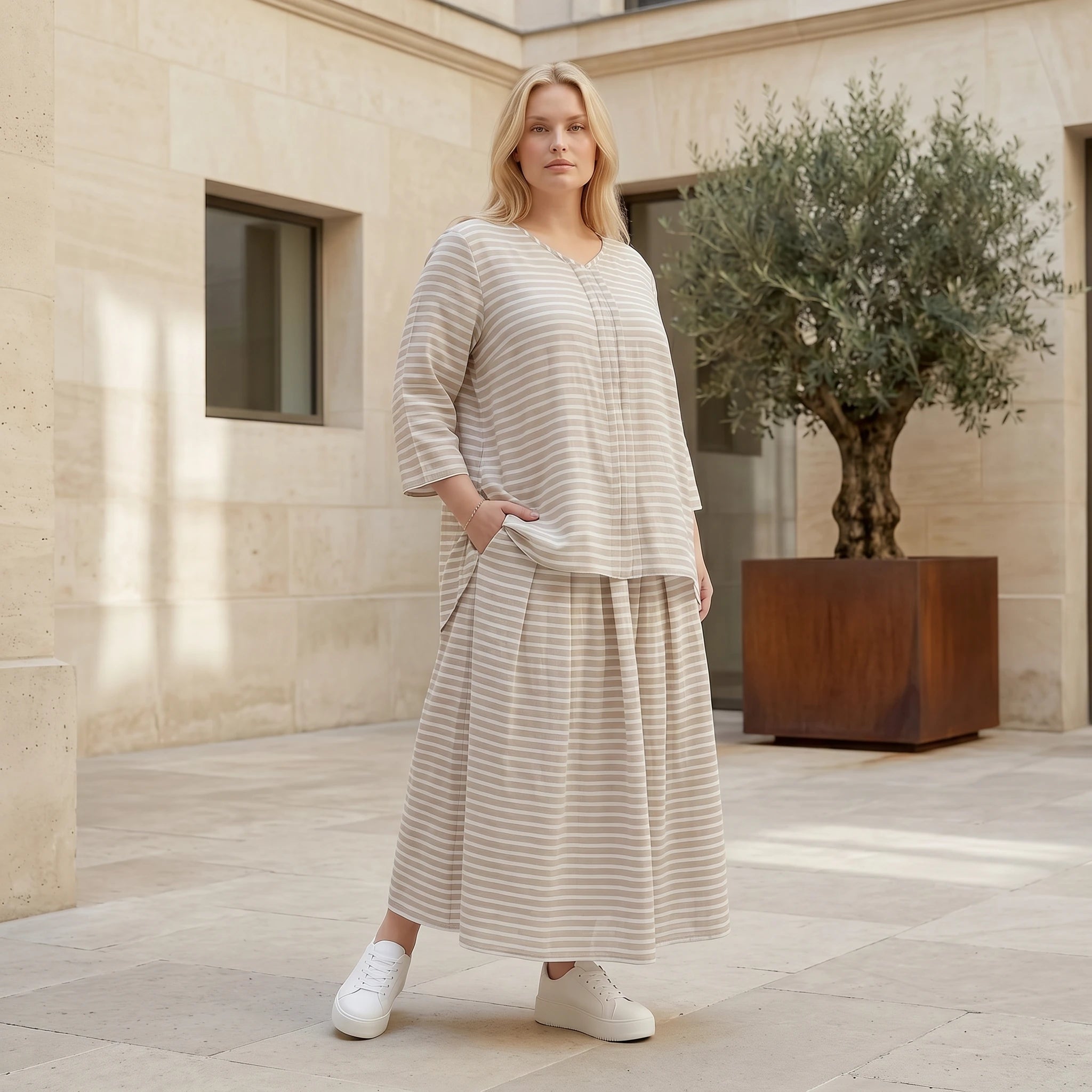 Luftiges Oversize Lagenlook Shirt in A-Form mit Streifen und Biesen, leicht und leger, Sand/Weiß