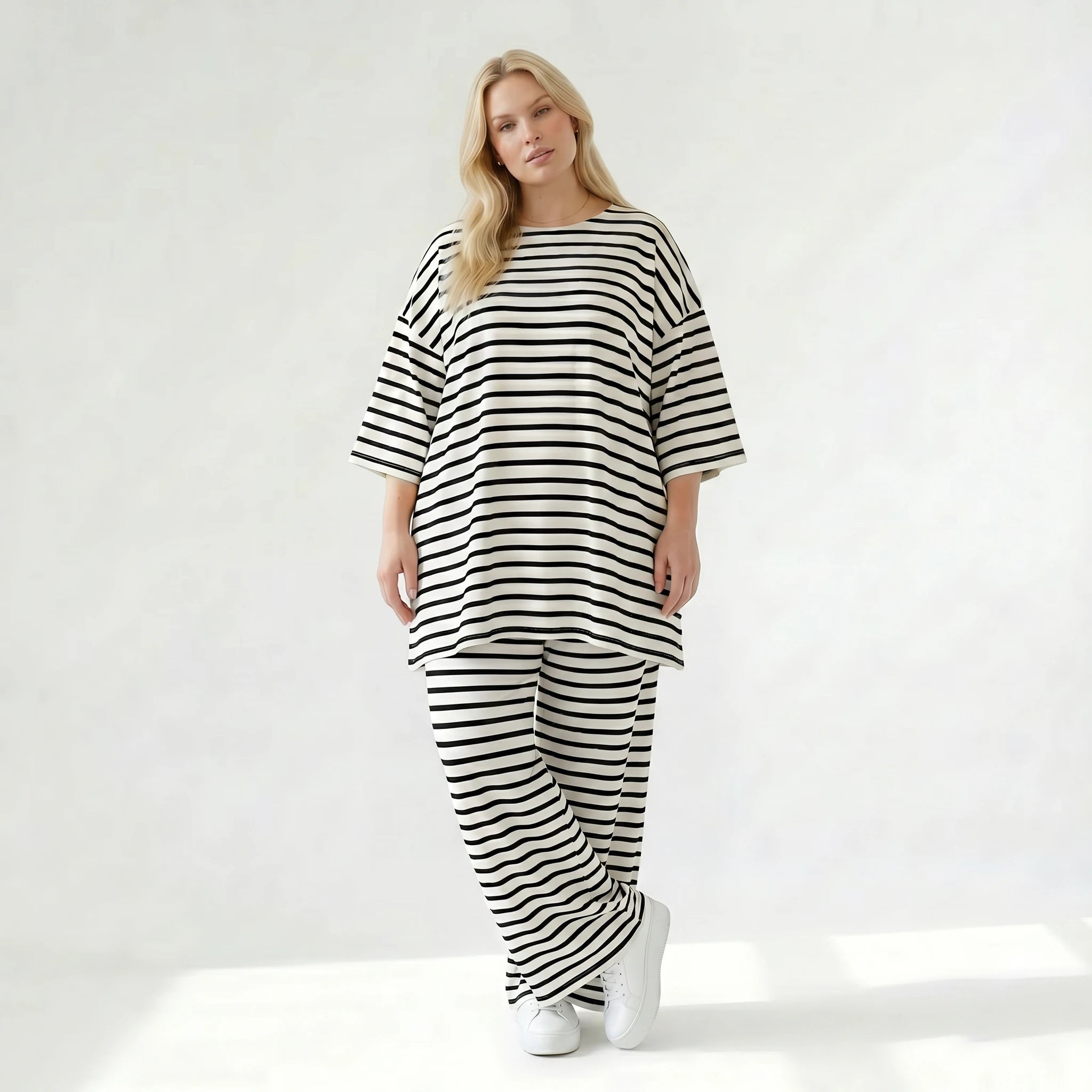 Stilvolle Lagenlook Hose mit weitem Bein Schlitz aus weichem Jersey im angesagten Streifen Design, Weiß/Schwarz